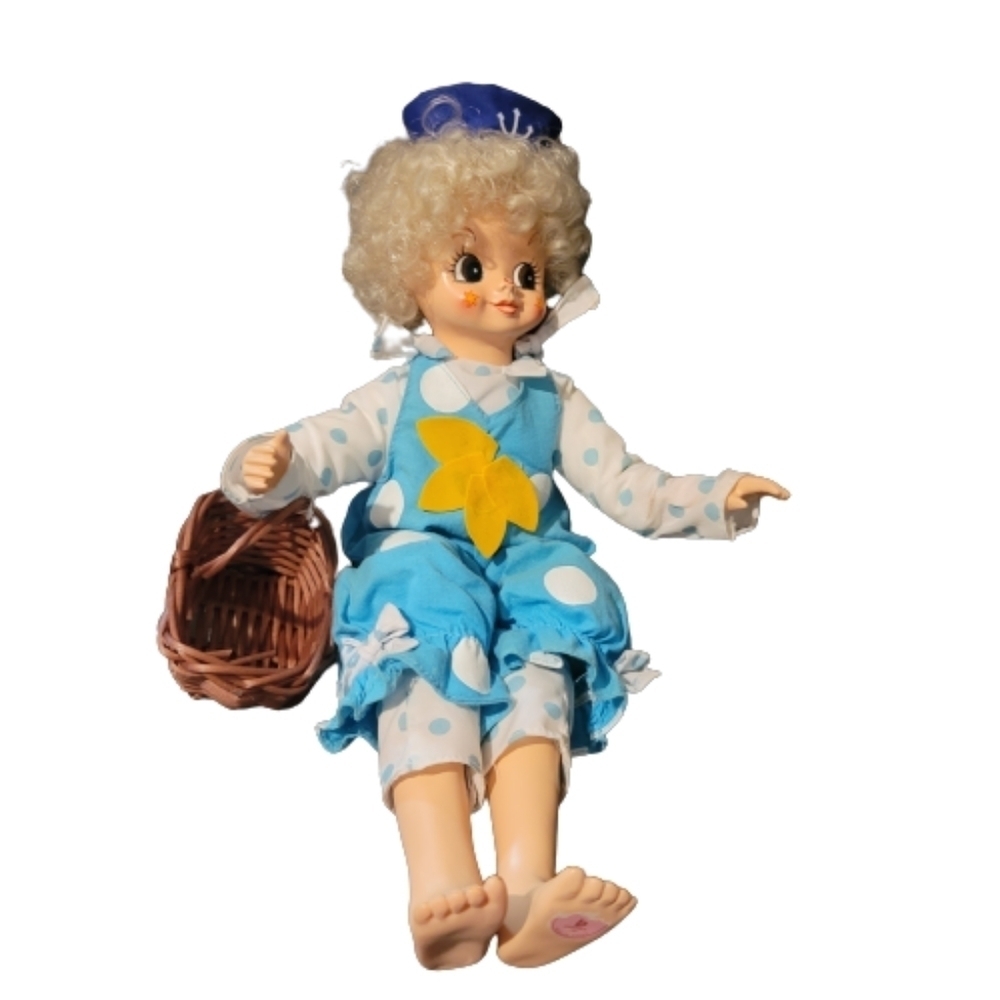 Brinn's clown 1986 Limited Edition August Calendar Doll 14" Picnic at the beach